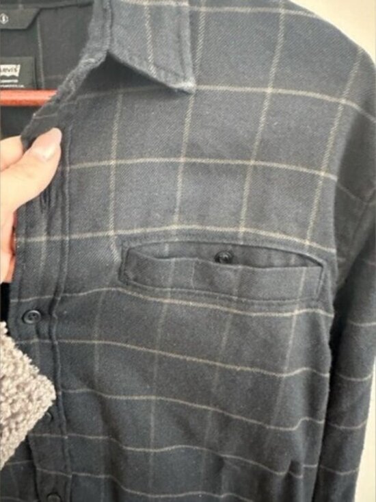 Levi’s Commuter Plaid Button-Down Shirt – Men’s Medium (Black/Brown) - Picture 4 of 5